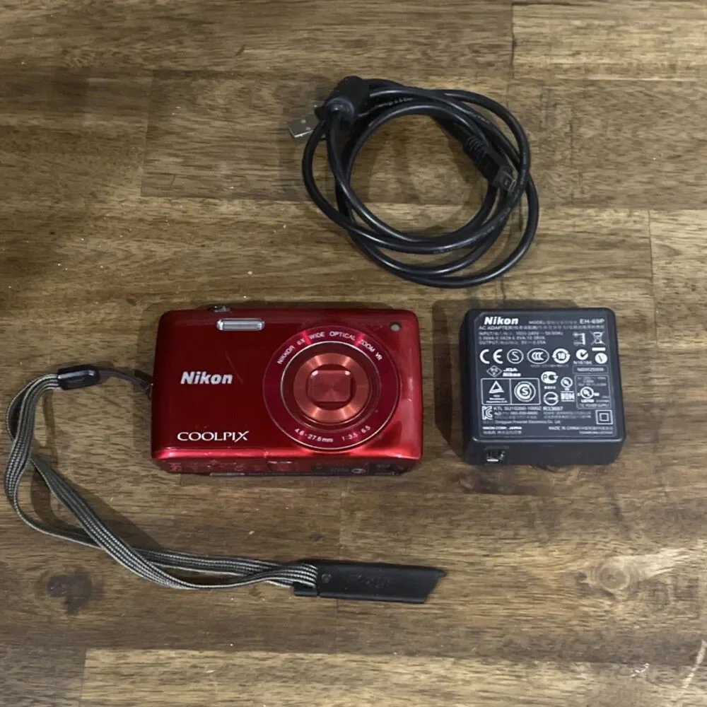 Nikon COOLPIX Red Point & Shoot Digital Camera 5x Zoom Built-in Flash USB